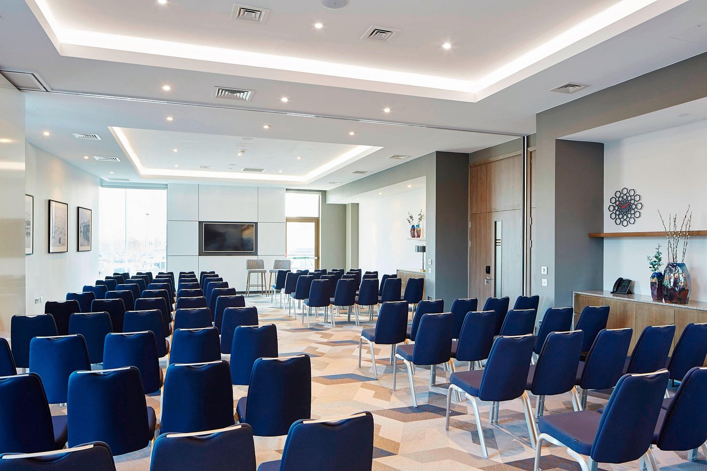 Meeting-Room-setup-1