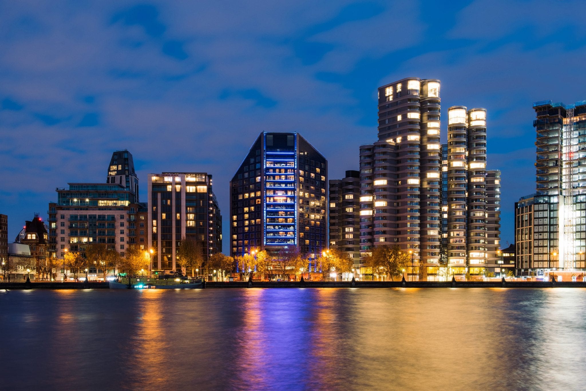 River-view-and-city-lights-1