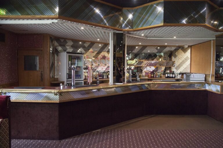 The Aldenham bar with an ornate mirrored back bar counter