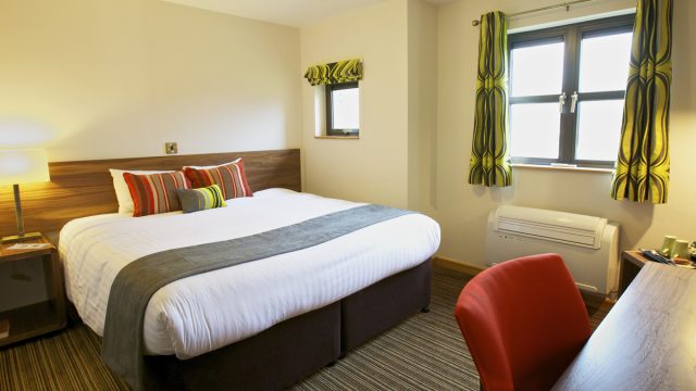 CMDC-Large-Double-Bedroom-1200-x-800