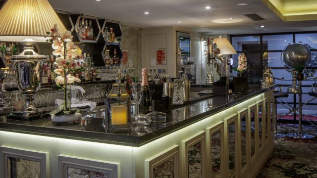 DTHiltonGreenwich-Bar