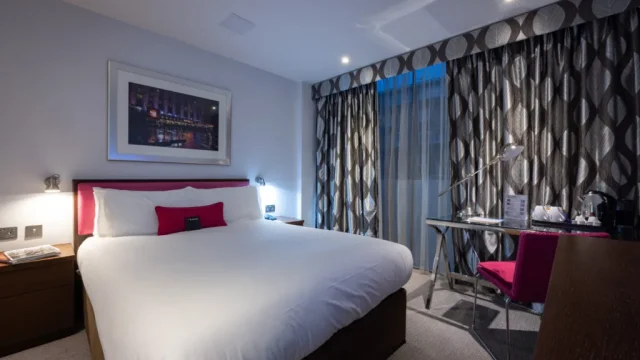 bermondsey-square-room